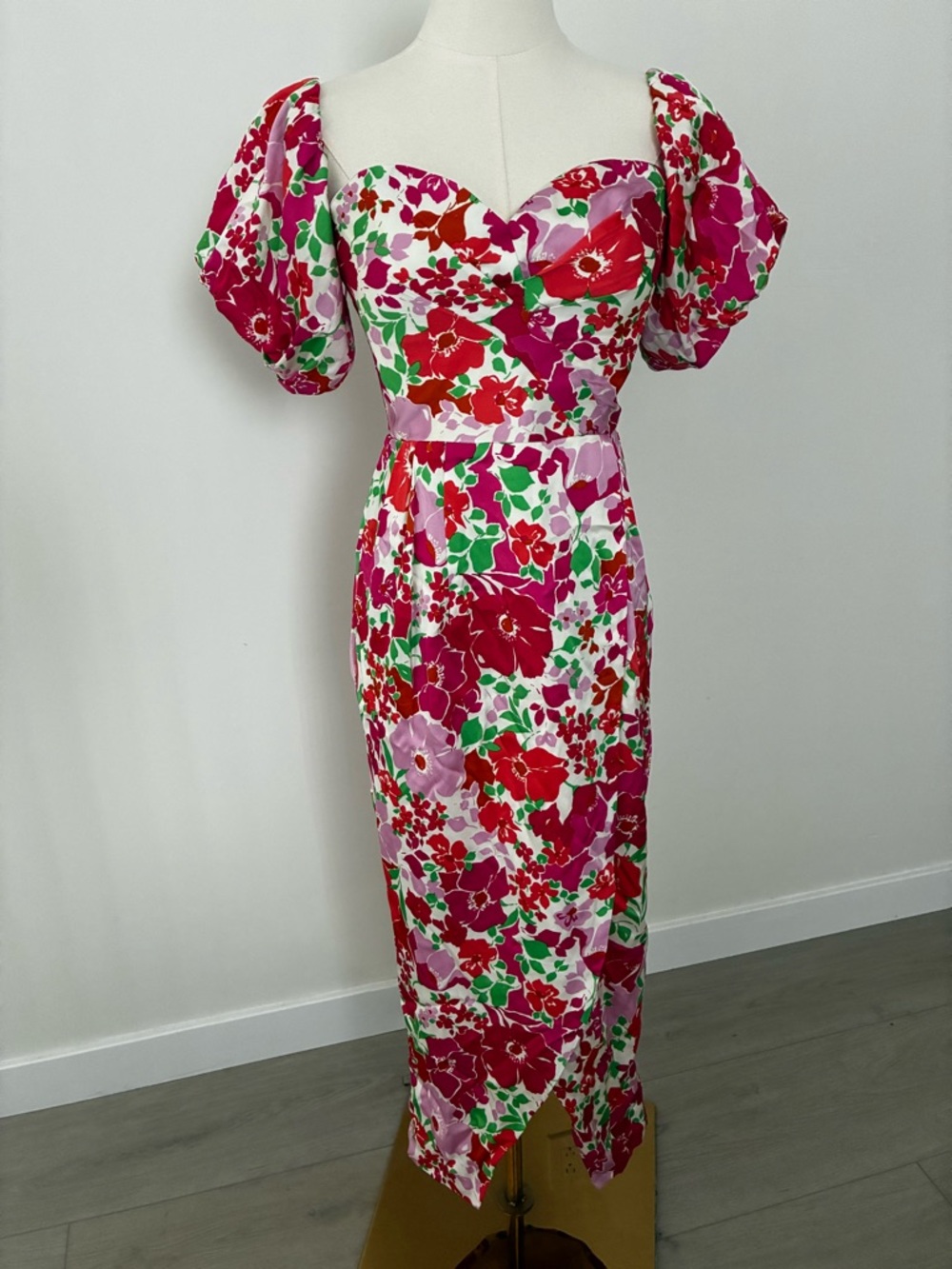 ASTR Floral off shoulder Puff-Sleeve Midi Dress in Pink & Red